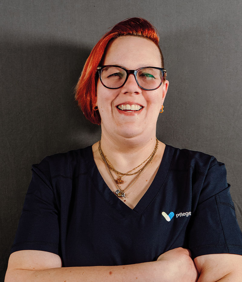 Platzhalterbild für potenzielle Bewerberinnen und Bewerber beim Pflegeteam Drensteinfurt – stilisierte Illustration einer weiblichen und einer männlichen Person vor neutralem Hintergrund.